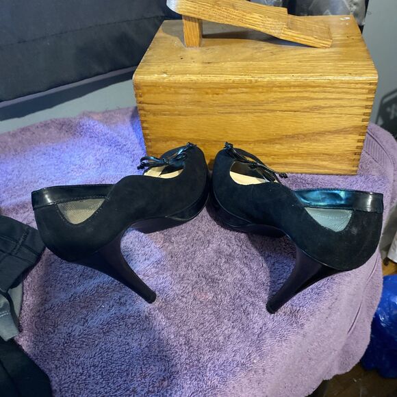 Marc Fisher Violet Black Leather‎ Suede Mesh Peep Toe Bow Stiletto Heels Size 8 - Picture 9 of 16